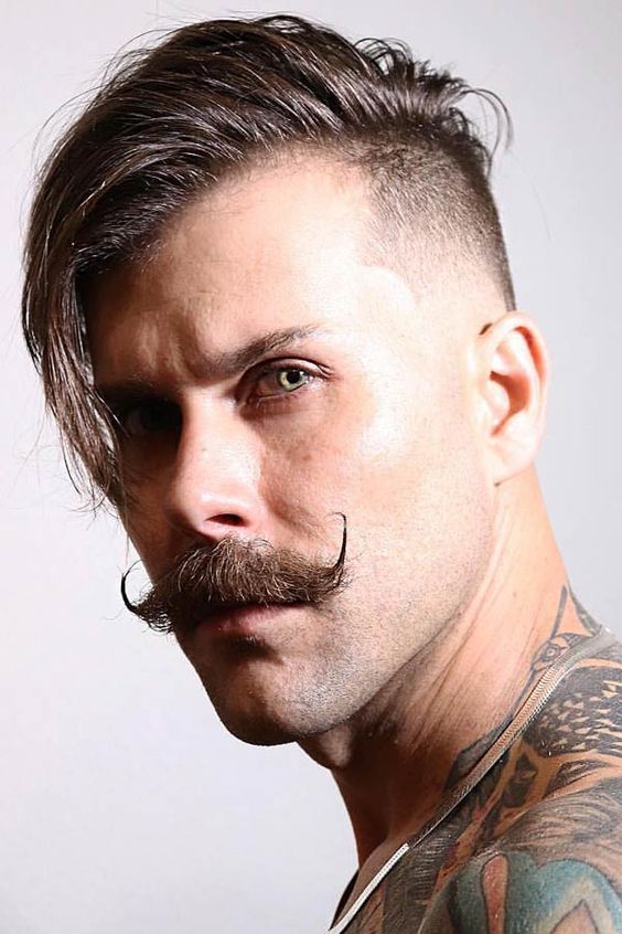Bigode estilizado
